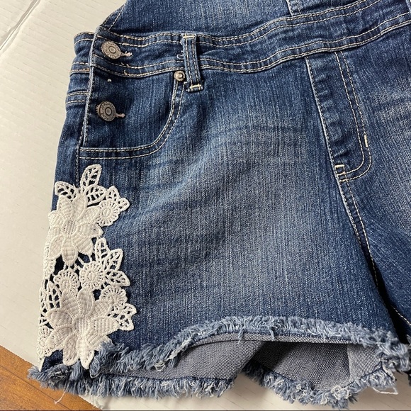 Jordache White Floral Applique Denim Short Alls XL (14-16) Juniors - Picture 5 of 7